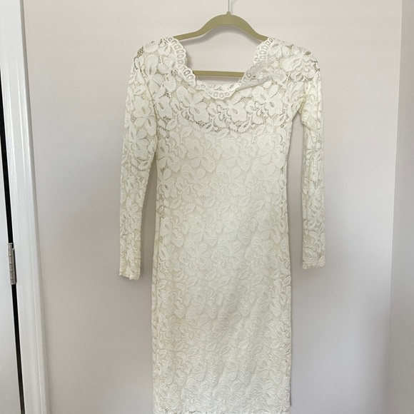 COPY - Lace dress - Picture 1 of 5